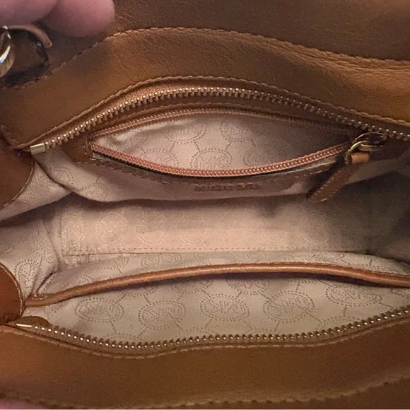 Michael Kors Hamilton Traveler Leather Crossbody Satchel Luggage Gold Lock Key - Picture 5 of 13